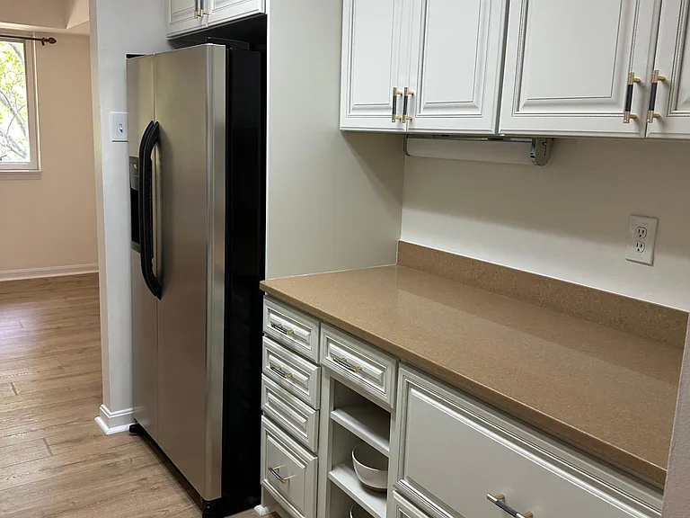 217 Victor Pkwy #G — Photo 2
