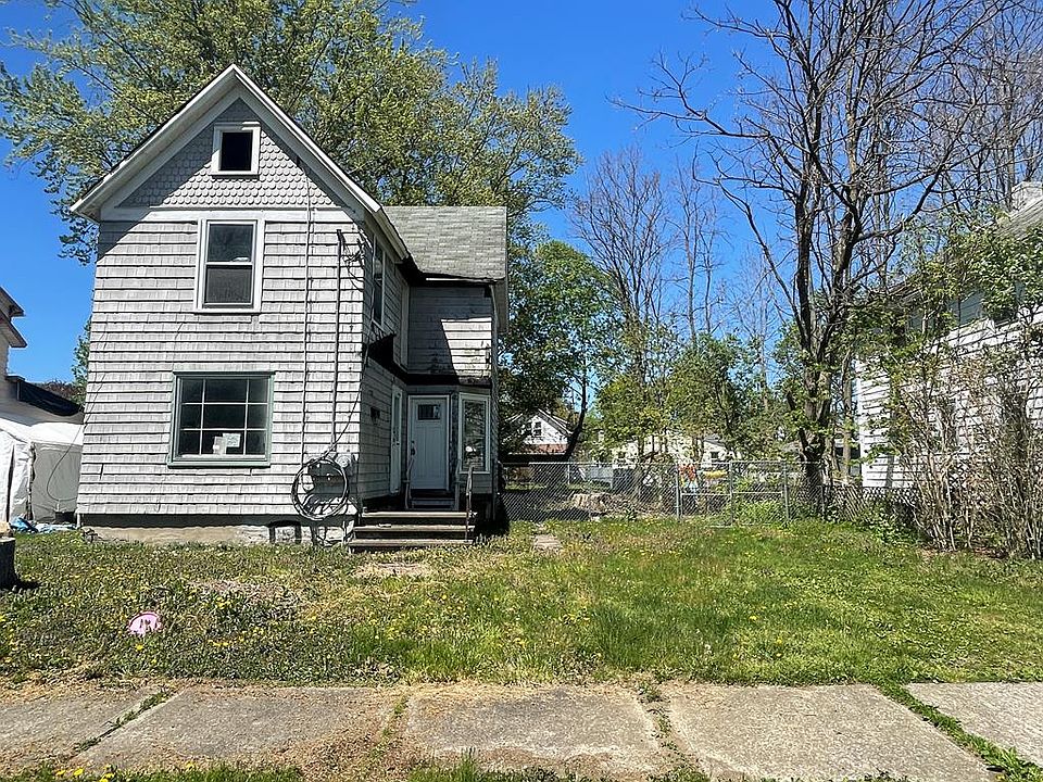 1st image of 216 W 15th St
