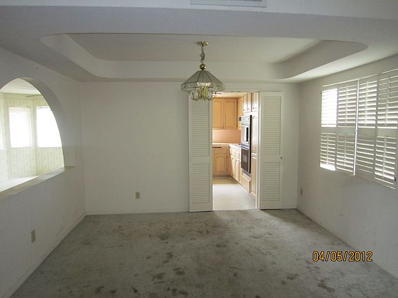 3rd image of 9461 Aqueduct Ave