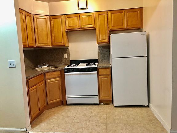 2nd image of 61 Cooper St APT 1A