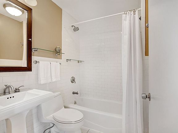 3rd image of 214 Avenue C #C