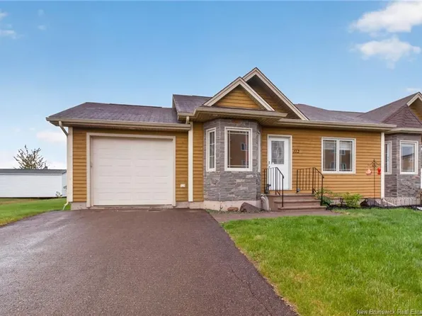 112 Kedgwick Dr #1, Dieppe, NB E1A 0Y8