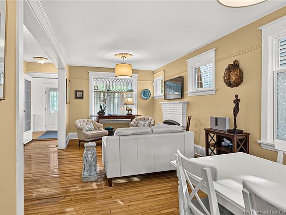 4th image of 262 Highfield St