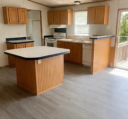 3731 Stonebridge Dr — Photo 2