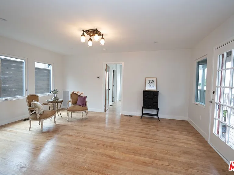 1365 1/2 Maltman Ave — Photo 2