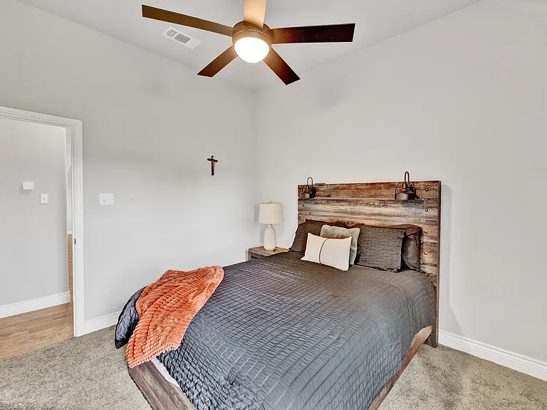 1040 Cloudy Ct — Photo 17