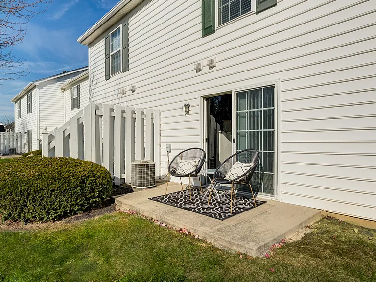 Eastpointe Lakes Apartments and Townhomes — Photo 19