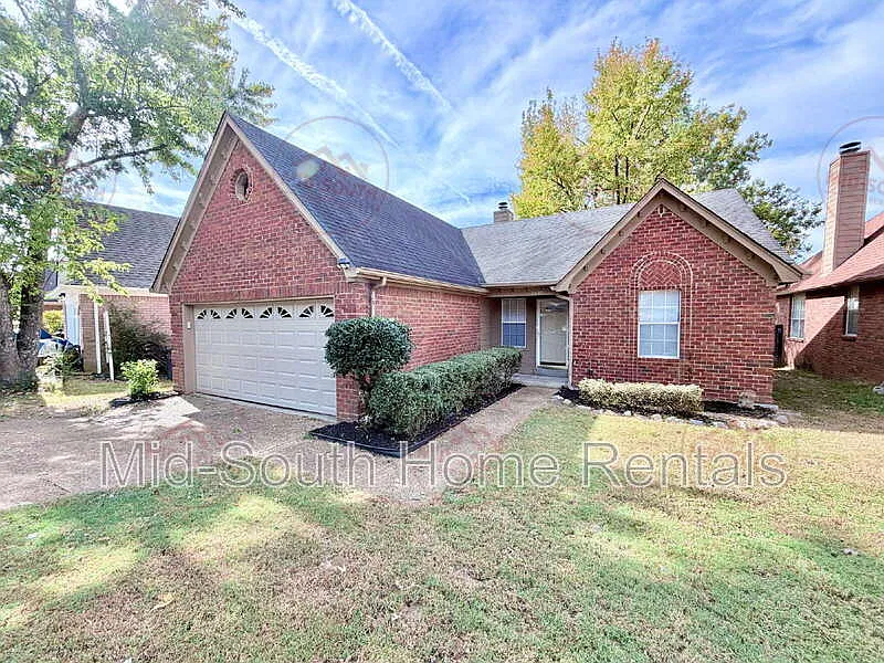 3 bed, 2.0 bath, 1259 sqft, $1,995 — Photo 2