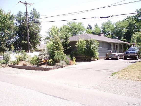 3rd image of 701 Sterling Dr