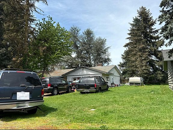 3rd image of 3207 Laurel Ln
