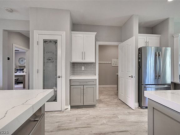 5th image of 2211 Twin Falls Dr