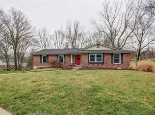 8 Mountview Ct, Ballwin, MO 63011