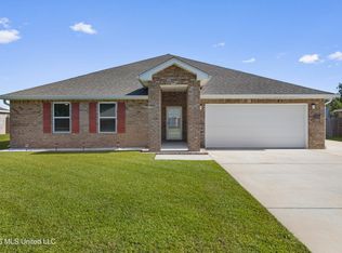 8752 Palmetto Dr, Ocean Springs, MS 39564