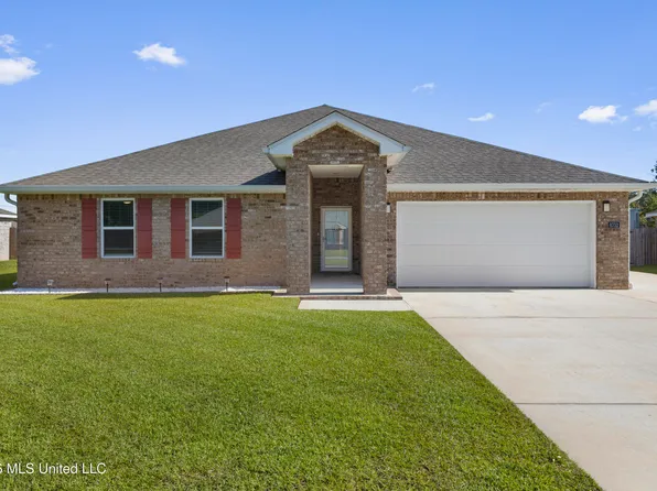 8752 Palmetto Dr, Ocean Springs, MS 39564