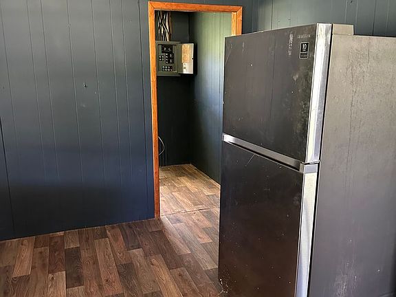 5th image of 19465 Mobile Rd