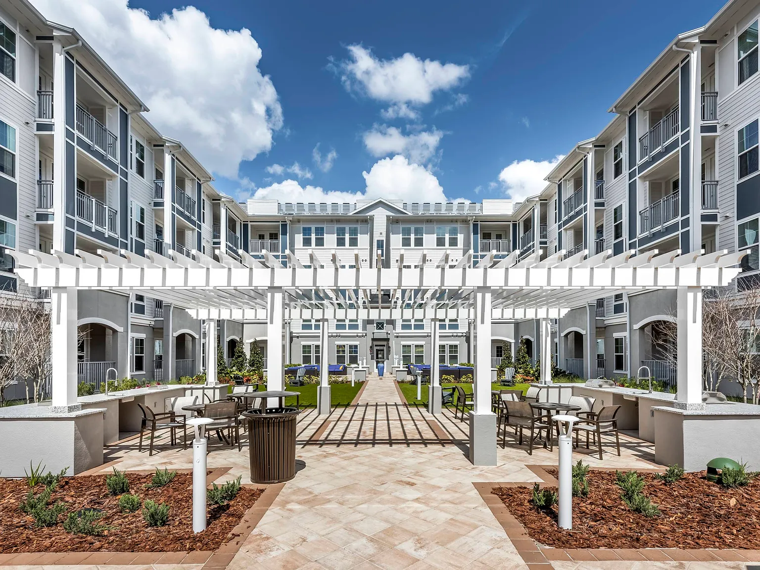 Magnolia Square — Photo 1