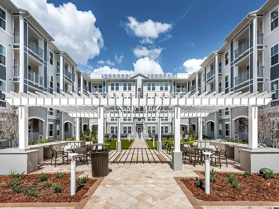 Magnolia Square