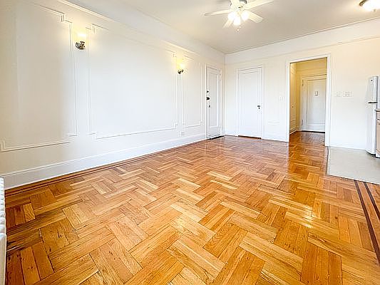 5th image of 43-42 45th St #5R