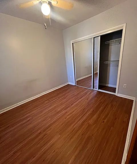 Middle room with huge sliding closet