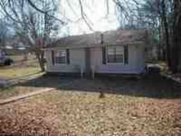 193 W 3rd St, Henderson, TN 38340