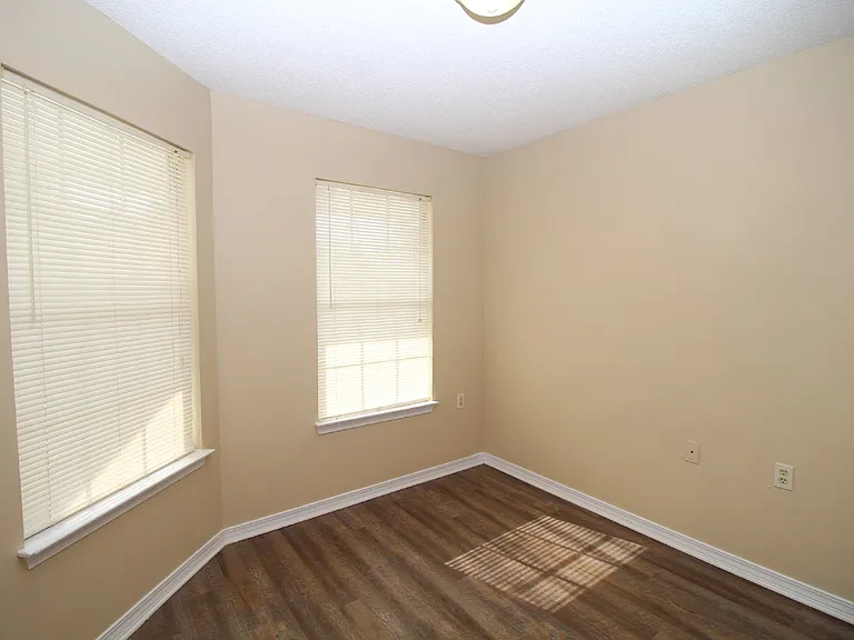 130 Wildflower Ln — Photo 9