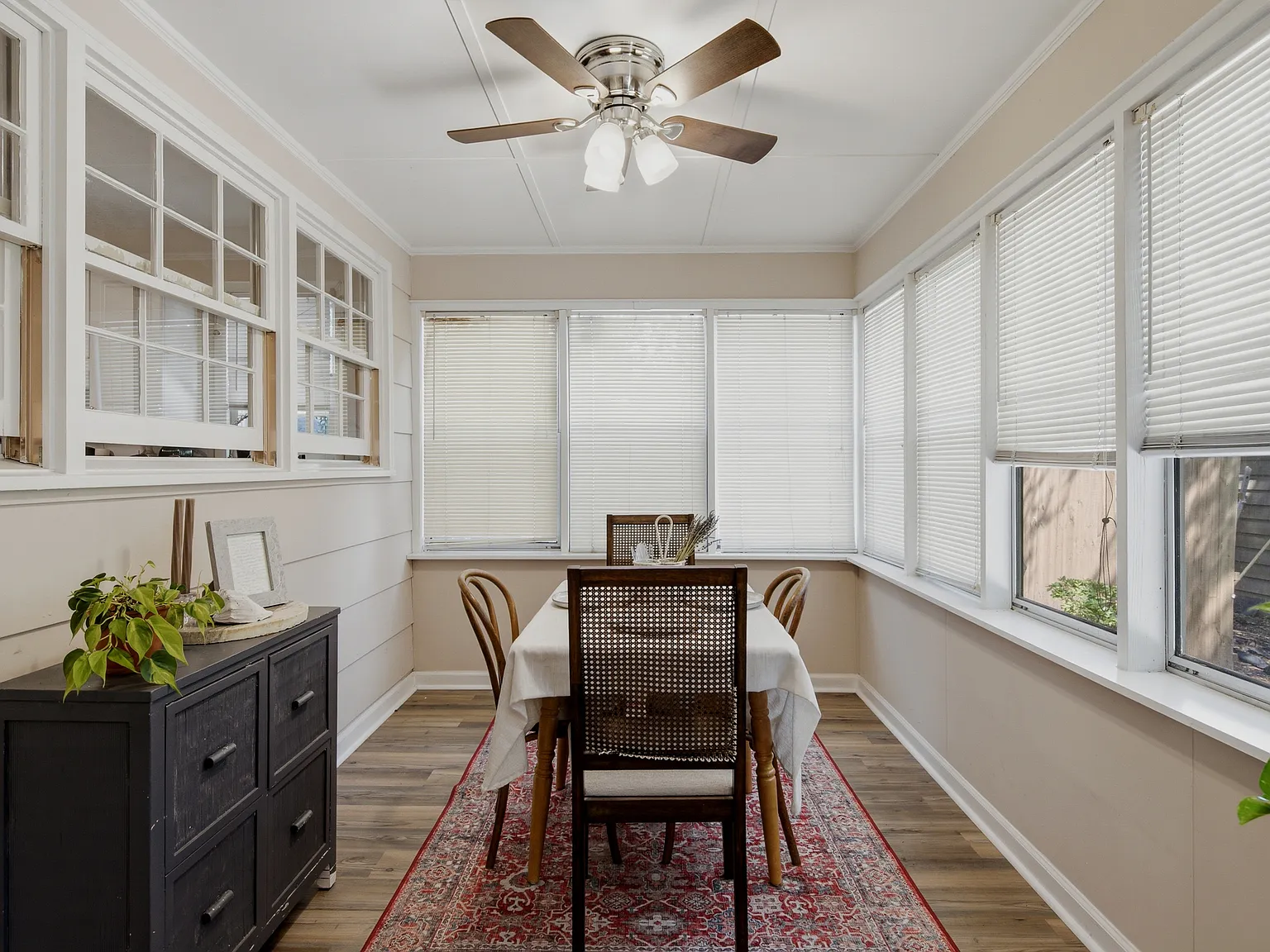1 bed, 1000 sqft, $1,250 — Photo 3