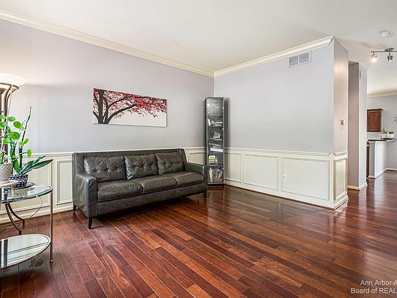 4th image of 10668 Scarlet Oak Dr