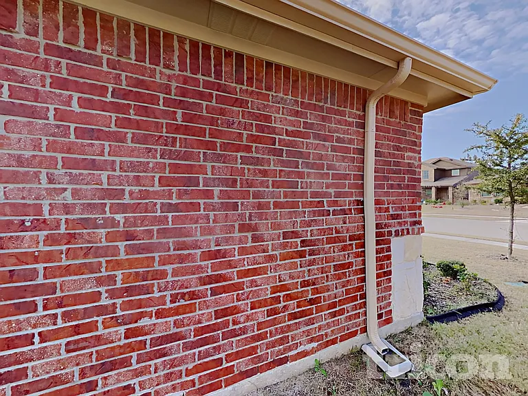 916 Roland Dr — Photo 15