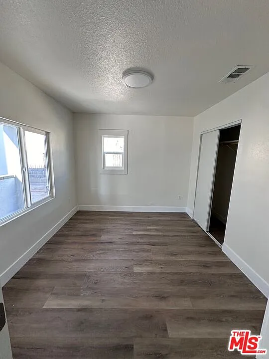 1238 N Mariposa Ave