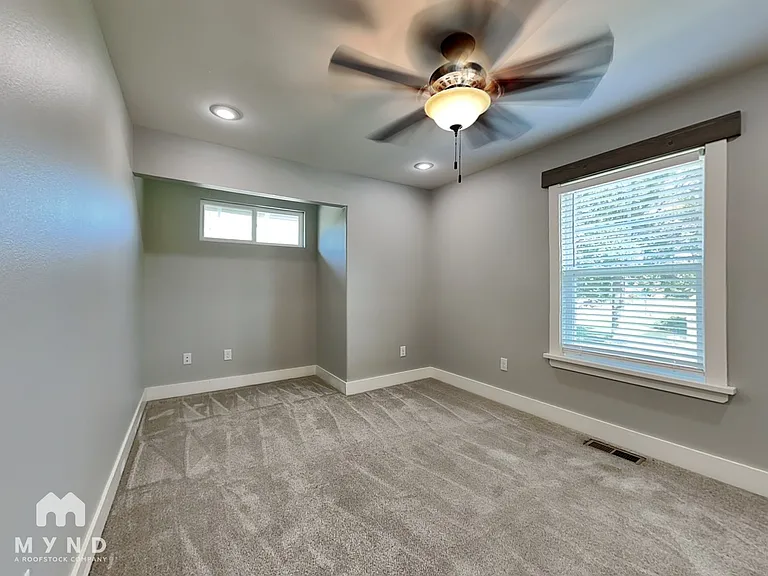 405 S Carl St — Photo 9