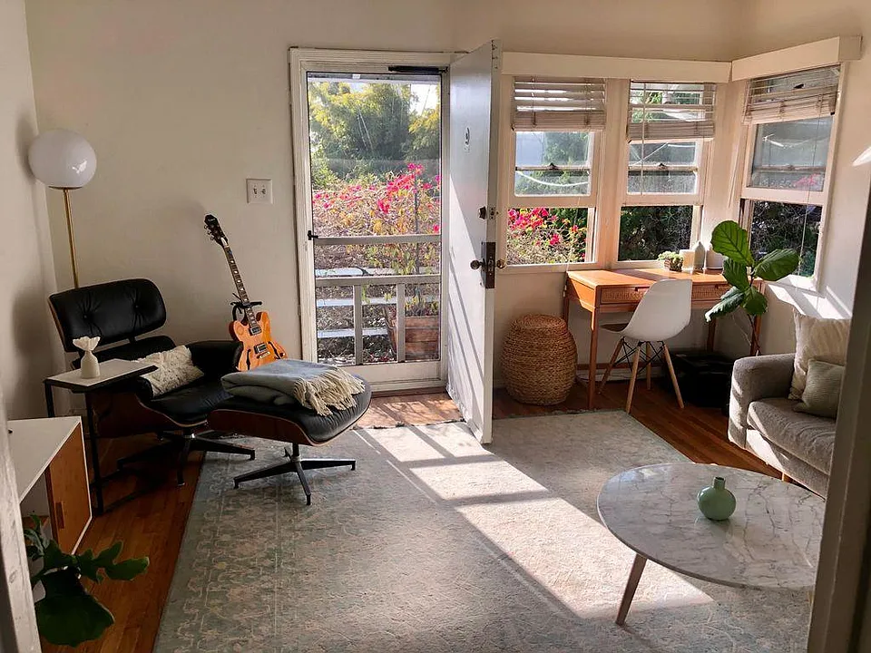Living room. Door and windows face west/the ocean