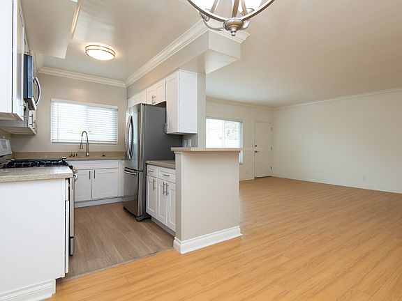 5th image of 1738 Purdue Ave APT 10
