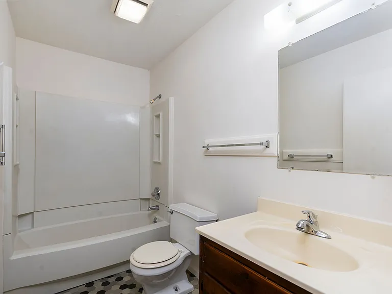 418 Straith St #C — Photo 20