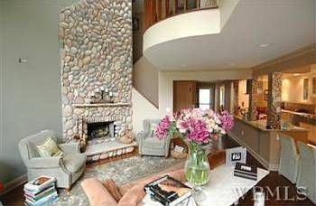 3rd image of 121 Winchester Dr
