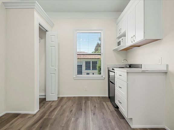 4th image of 628 Waverley St APT 11