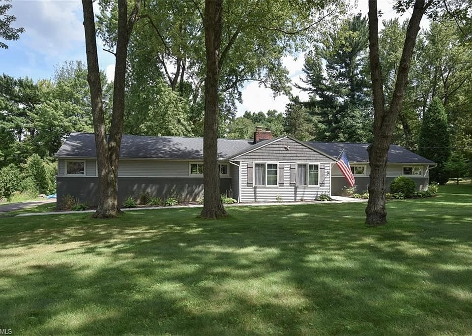 1st image of 15 Daisy Ln