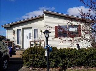 567 Birchwood Dr, Lockport City, NY 14094