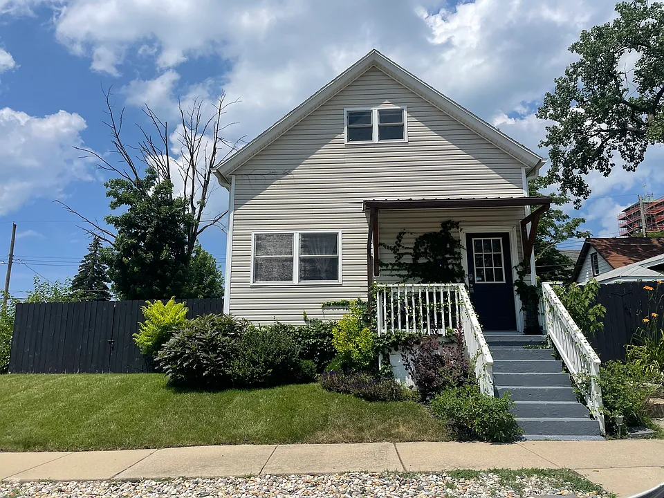 213 W Homer St