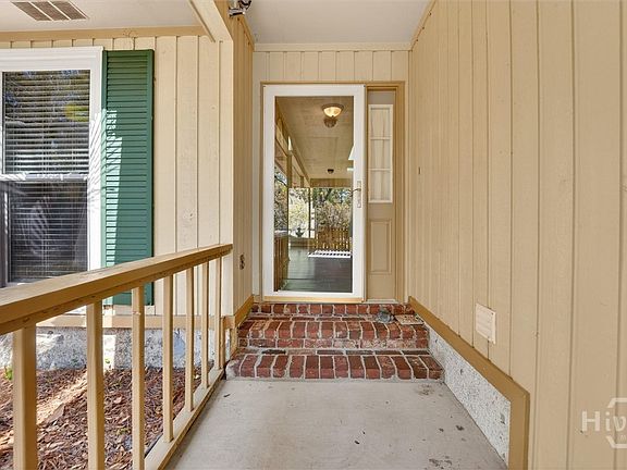 3rd image of 10 Levee Road