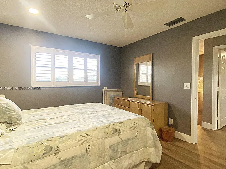 437 Prestwick Ln — Photo 25