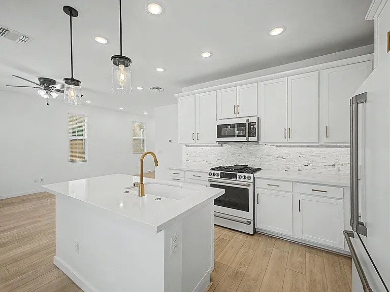 2771 S Chippewa Dr — Photo 1