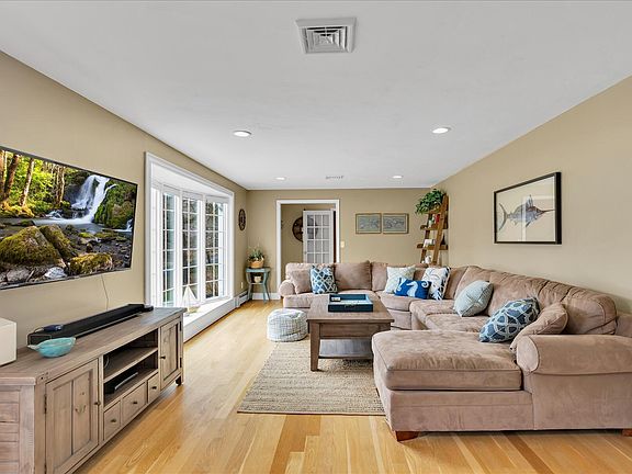 3rd image of 68 Sea Meadow Drive