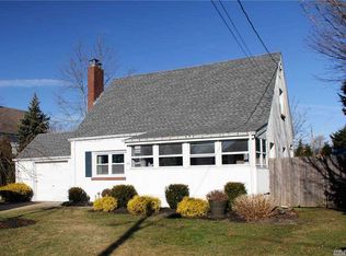 47 River St, Sayville, NY 11782
