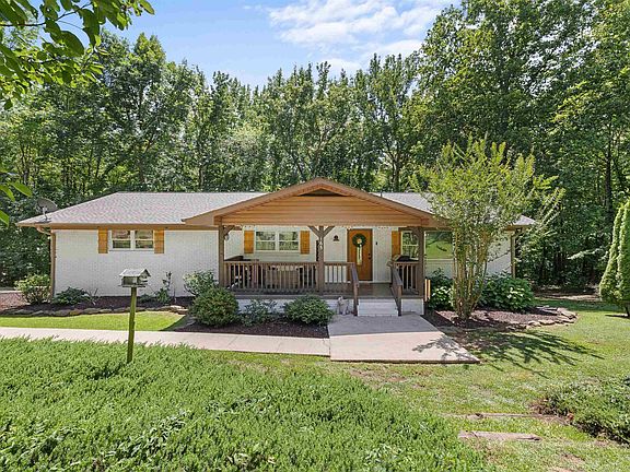 3rd image of 165 Brewer Ln
