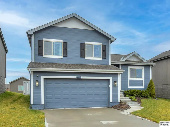 9106 Black St, Omaha, NE 68122