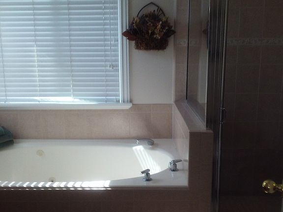 MASTER BATHROOM WITH JETTED TUB