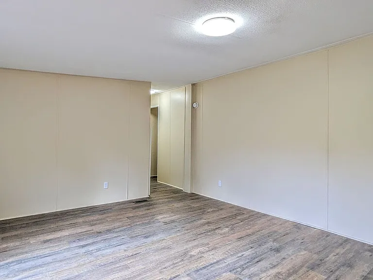 99 Center Grove Dr — Photo 12