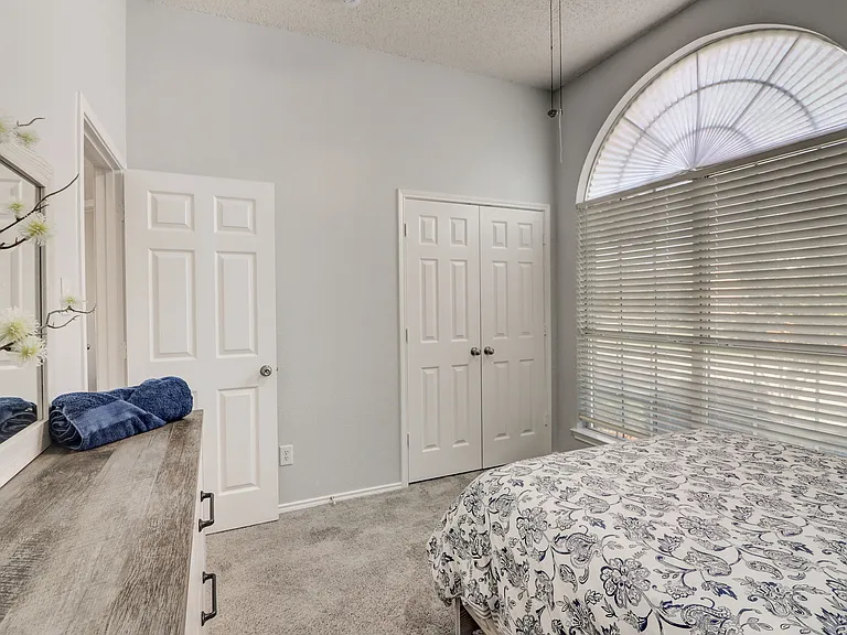 6302 Mount Vernon Dr — Photo 32