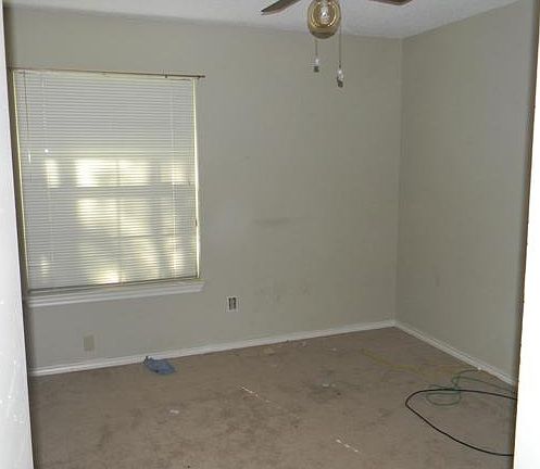 3rd image of 700 Rosehill Ln