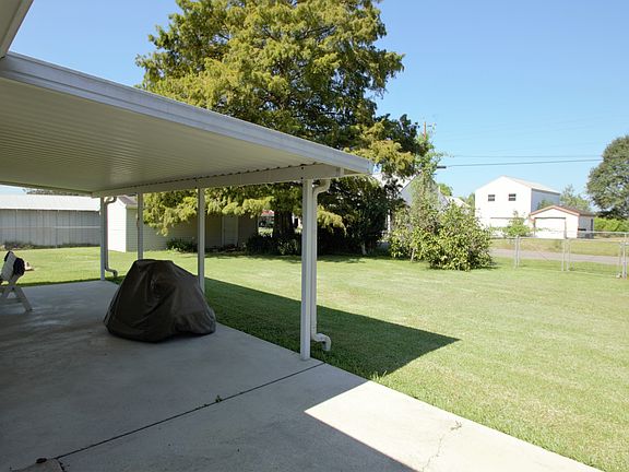5th image of 210 Oak St